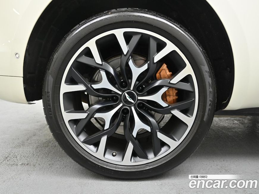 Astonmartin DBX 2021