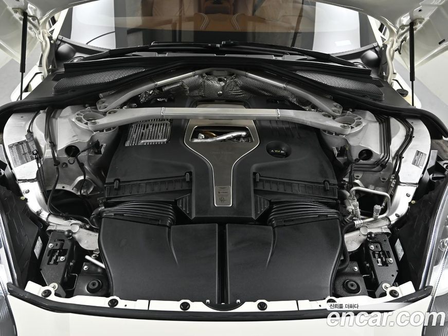 Astonmartin DBX 2021