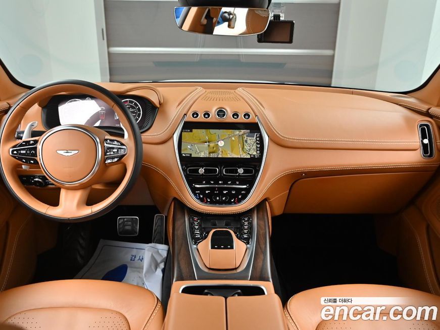 Astonmartin DBX 2021