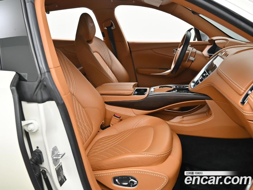 Astonmartin DBX 2021