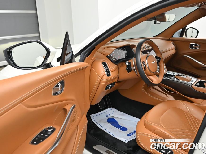 Astonmartin DBX 2021