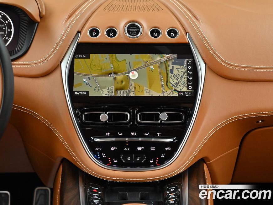 Astonmartin DBX 2021