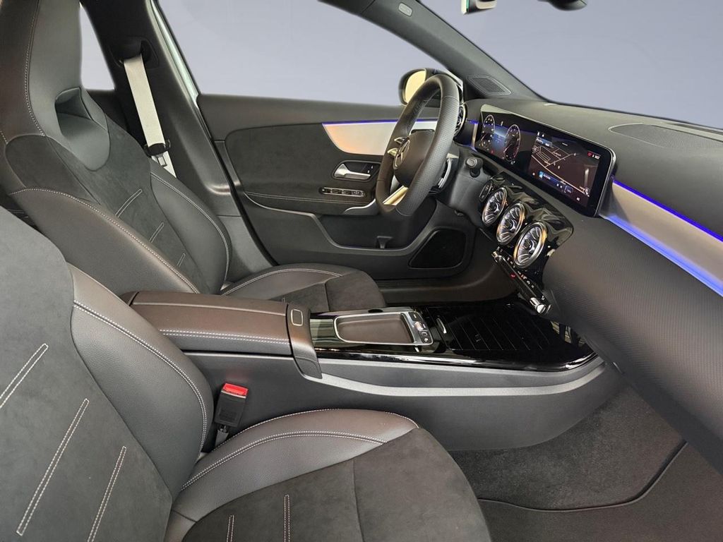 Mercedes-Benz A 180 2025