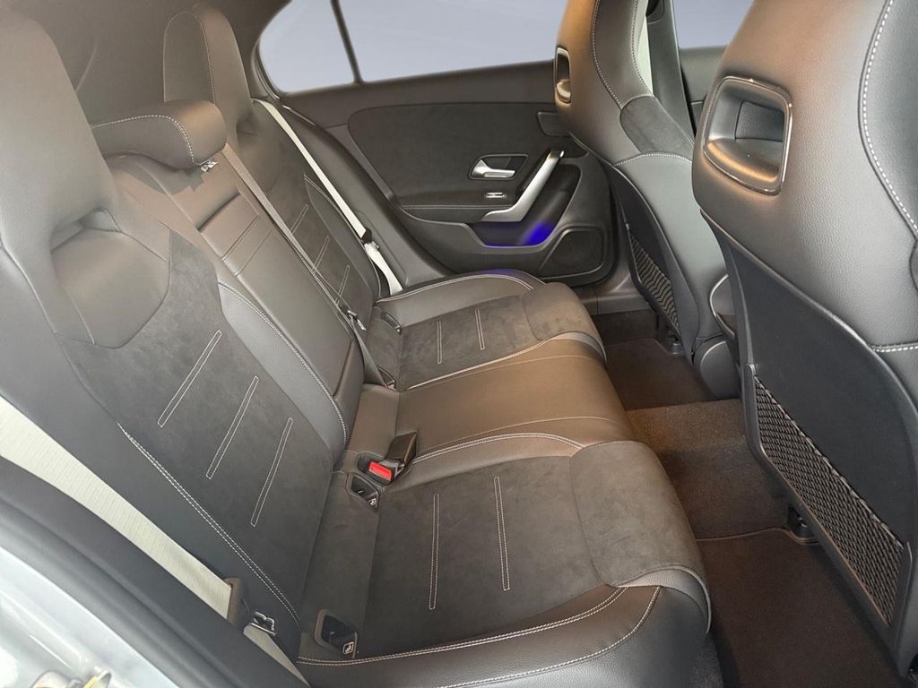 Mercedes-Benz A 180 2025