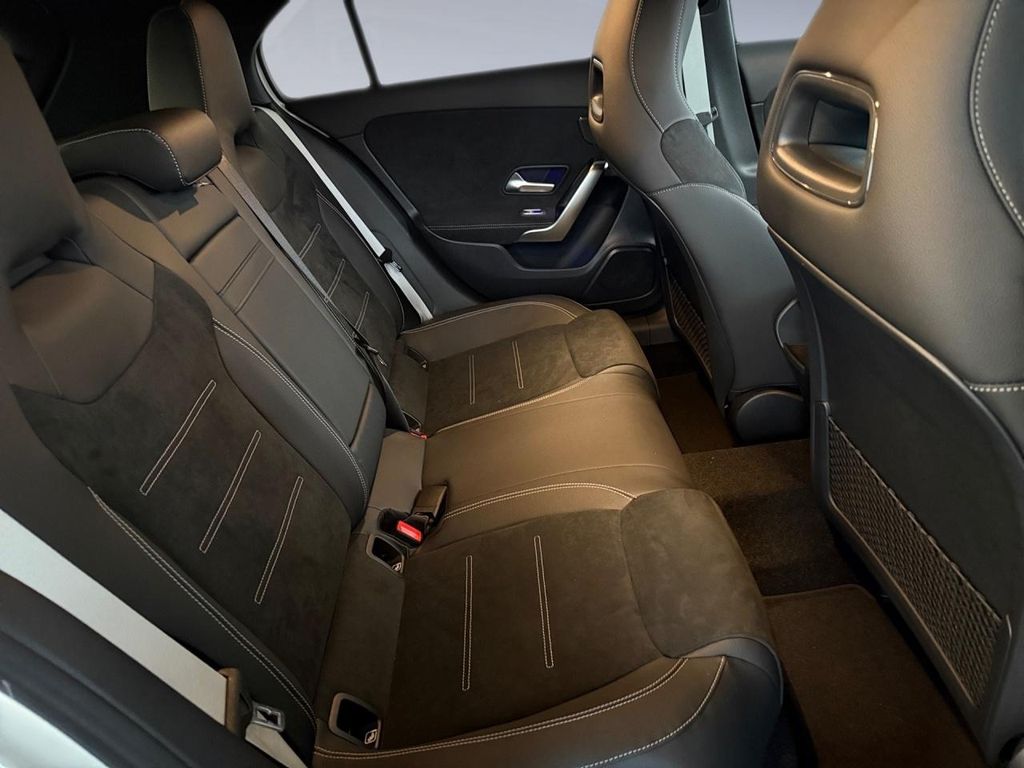 Mercedes-Benz A 180 2025