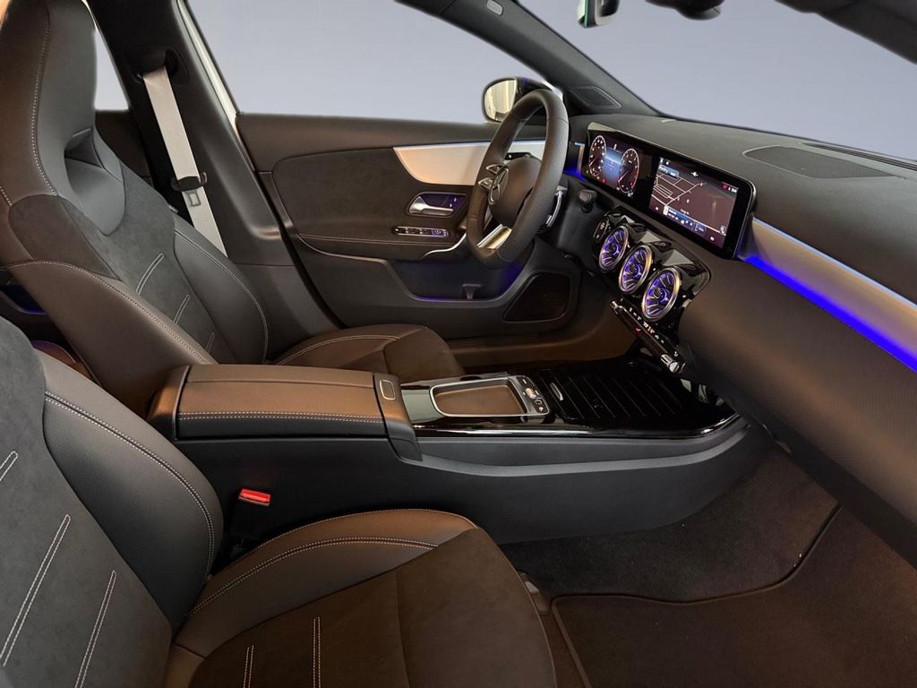 Mercedes-Benz A 180 2025