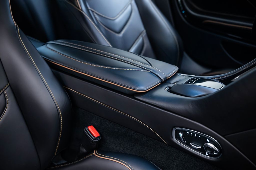 Aston Martin DBS 2020