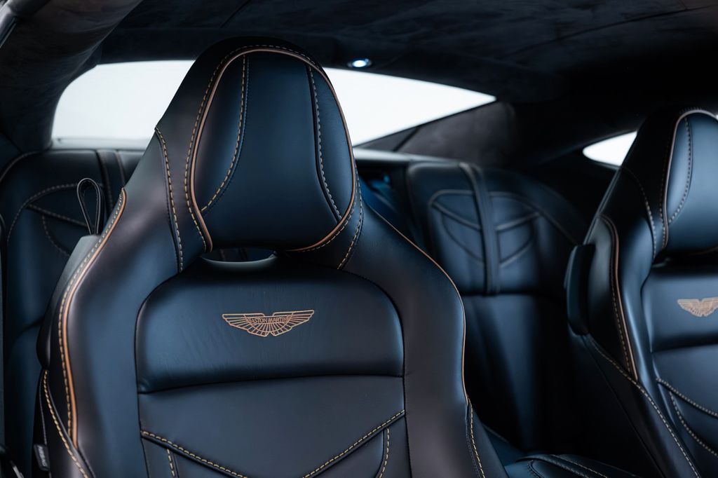 Aston Martin DBS 2020