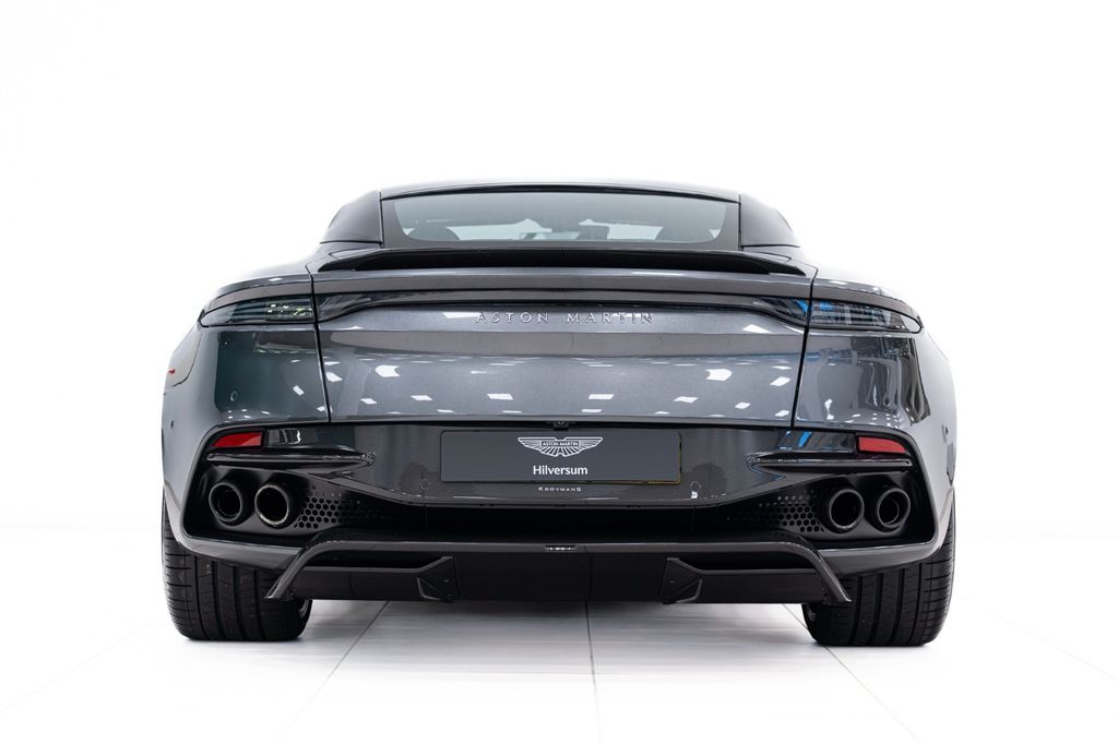 Aston Martin DBS 2020
