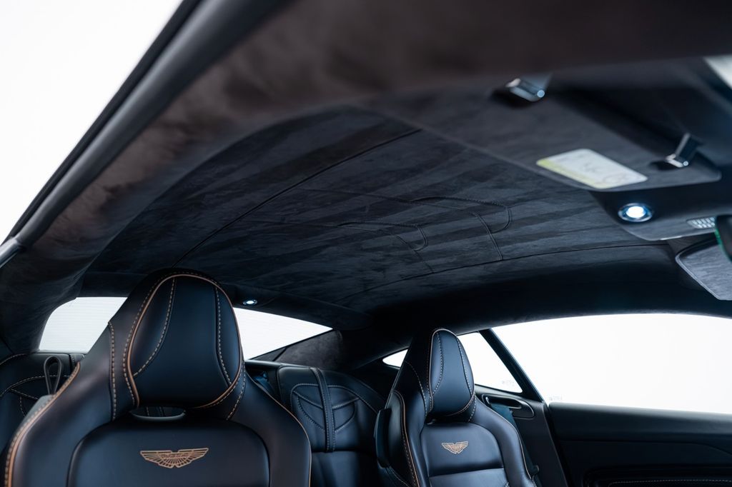 Aston Martin DBS 2020