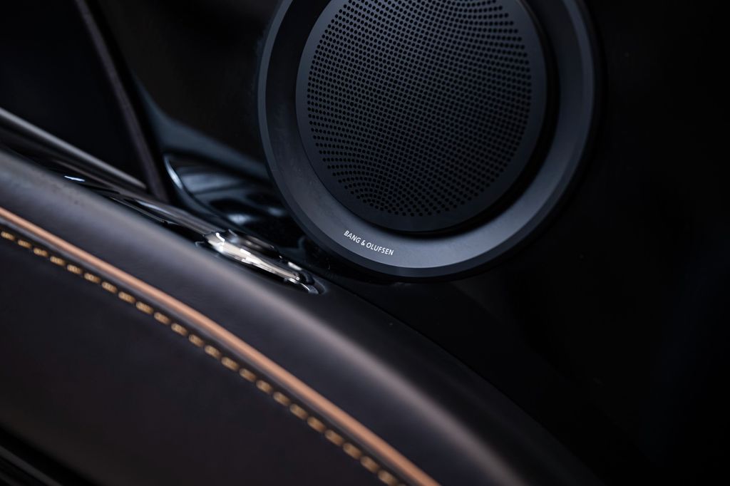 Aston Martin DBS 2020