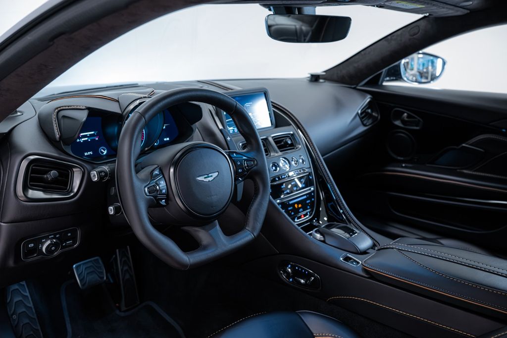 Aston Martin DBS 2020