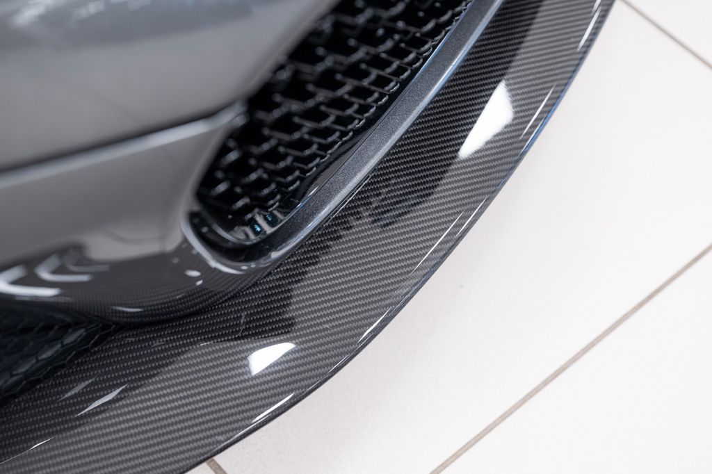 Aston Martin DBS 2020