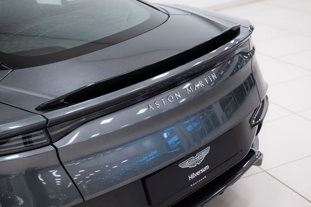 Aston Martin DBS 2020