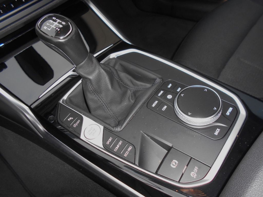BMW 318 2021