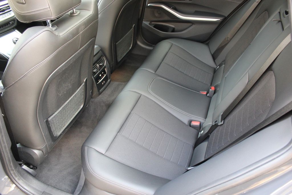BMW 318 2021