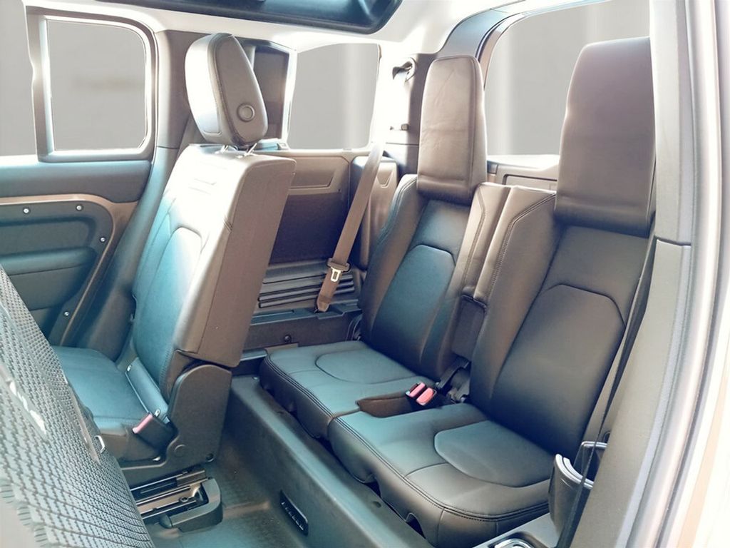 Land Rover Defender 2024