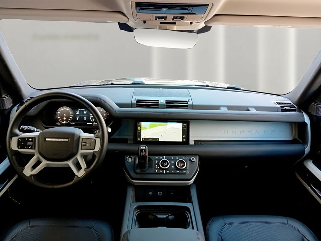 Land Rover Defender 2024