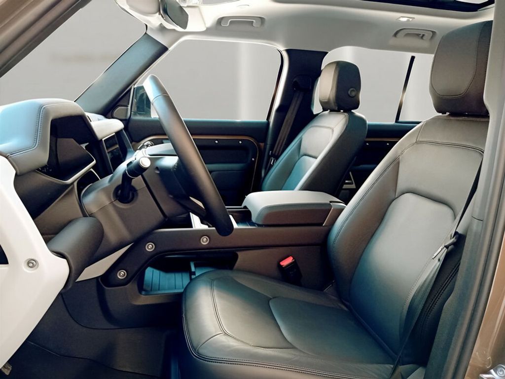 Land Rover Defender 2024