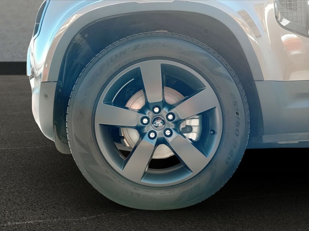 Land Rover Defender 2024