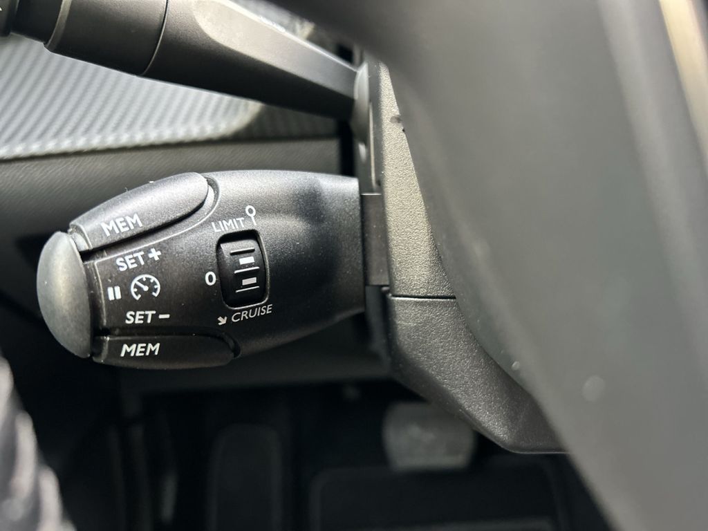 Peugeot 208 2022