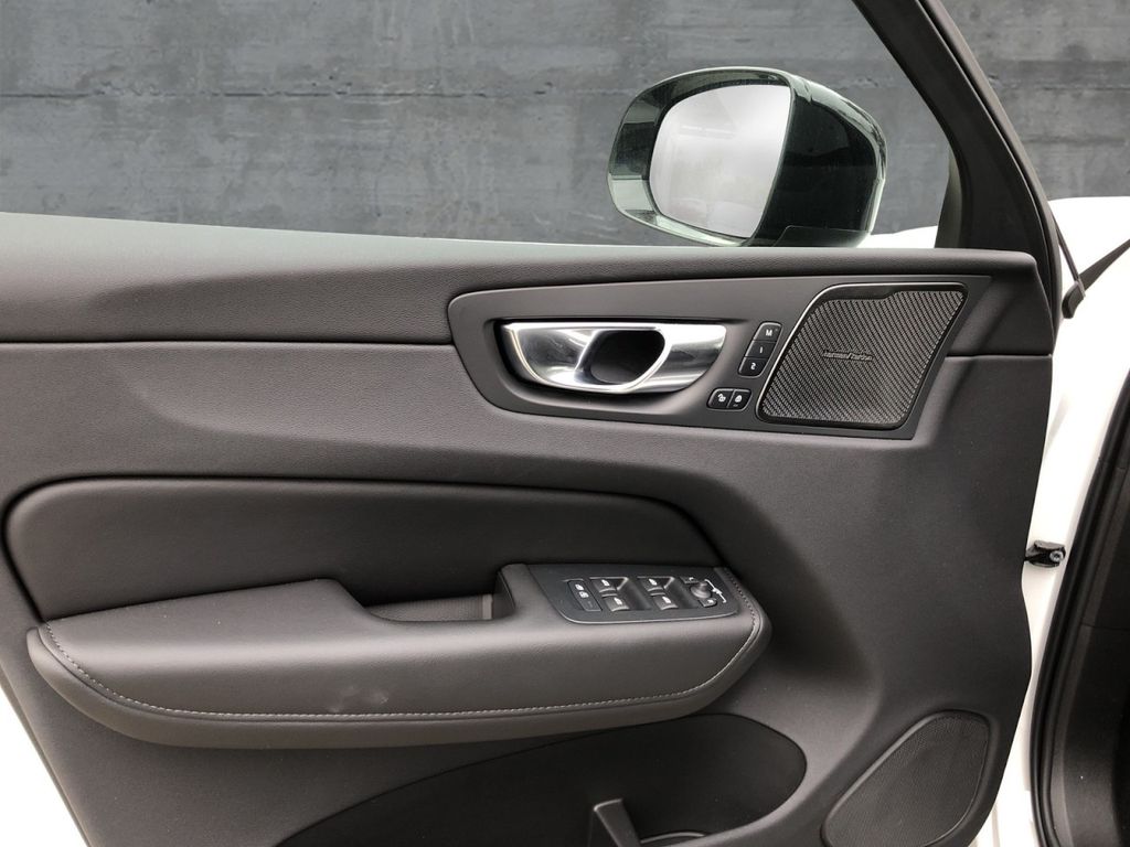 Volvo XC60 2025