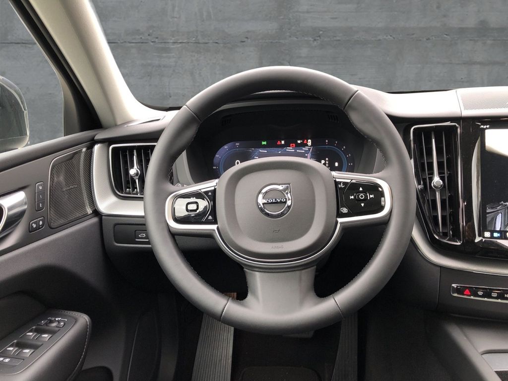 Volvo XC60 2025