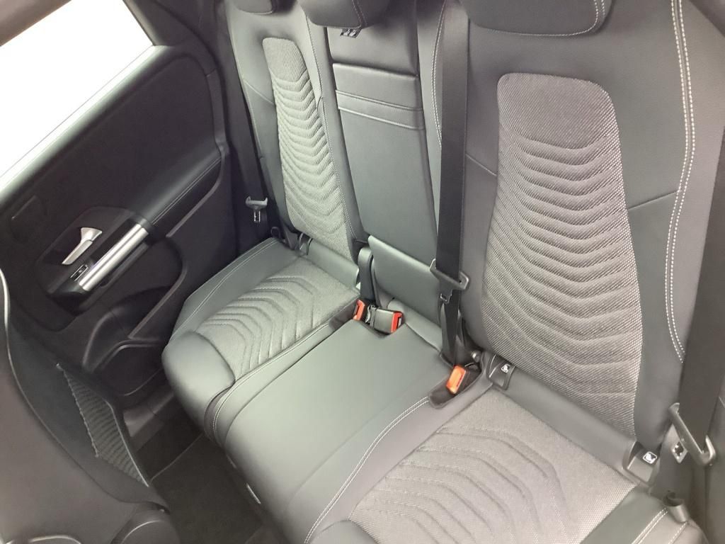 Mercedes-Benz B 200 2025