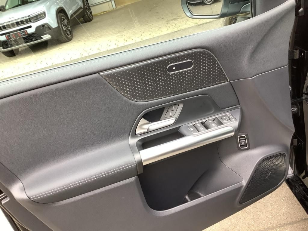 Mercedes-Benz B 200 2025