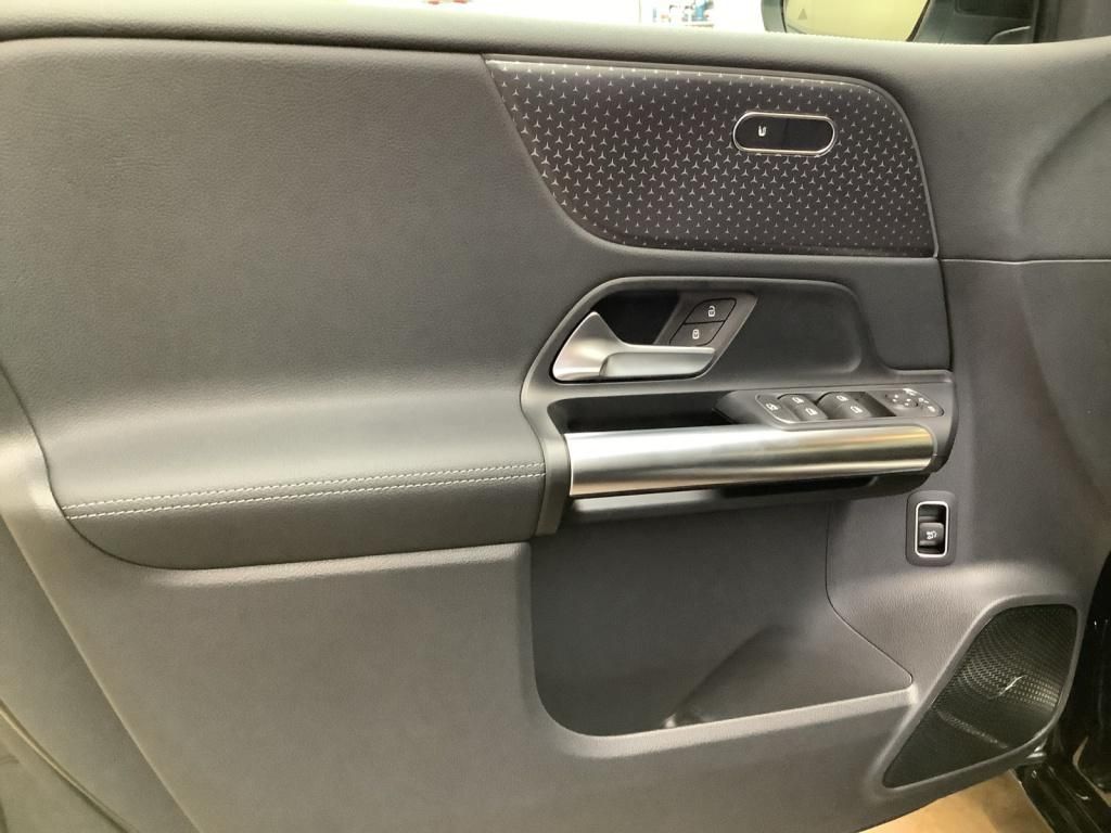 Mercedes-Benz B 200 2025