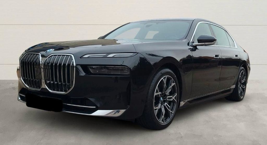 BMW 750 2023