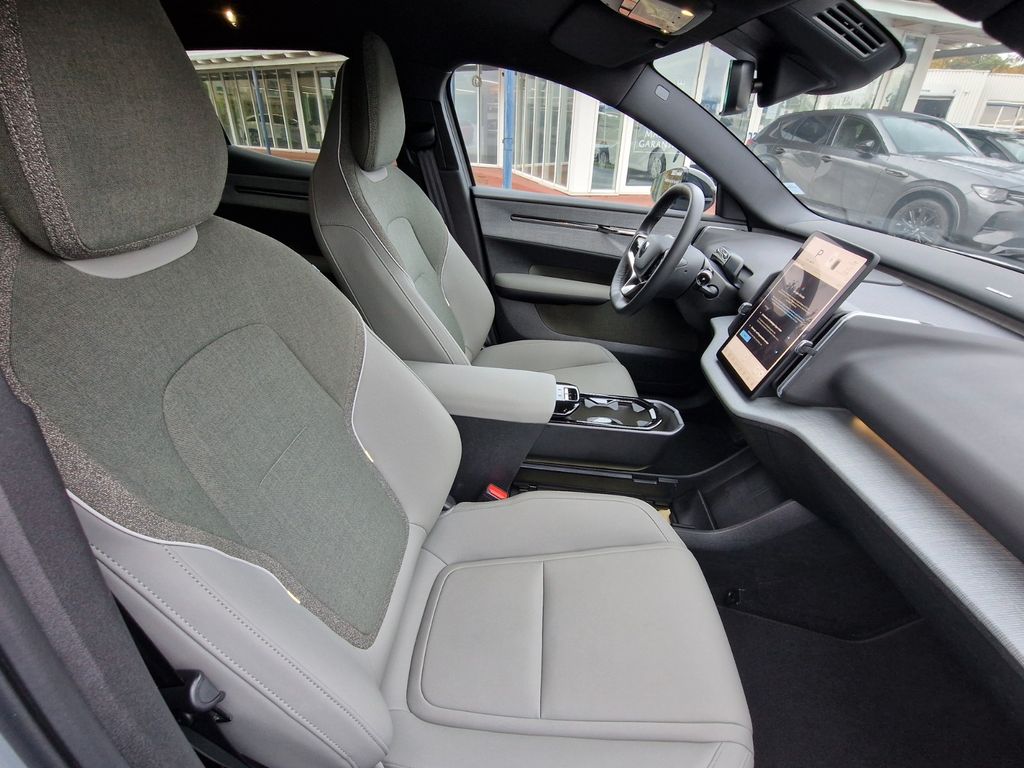 Volvo EX30 2024