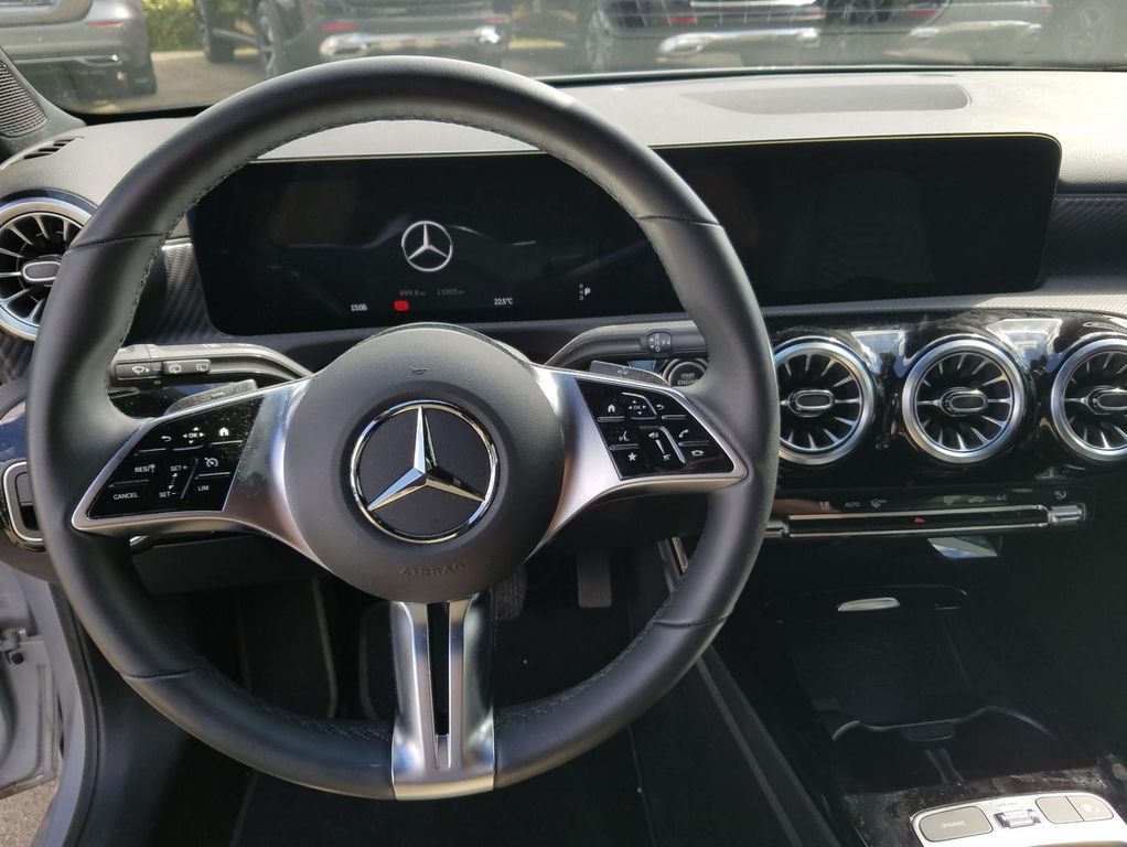 Mercedes-Benz A 200 2024