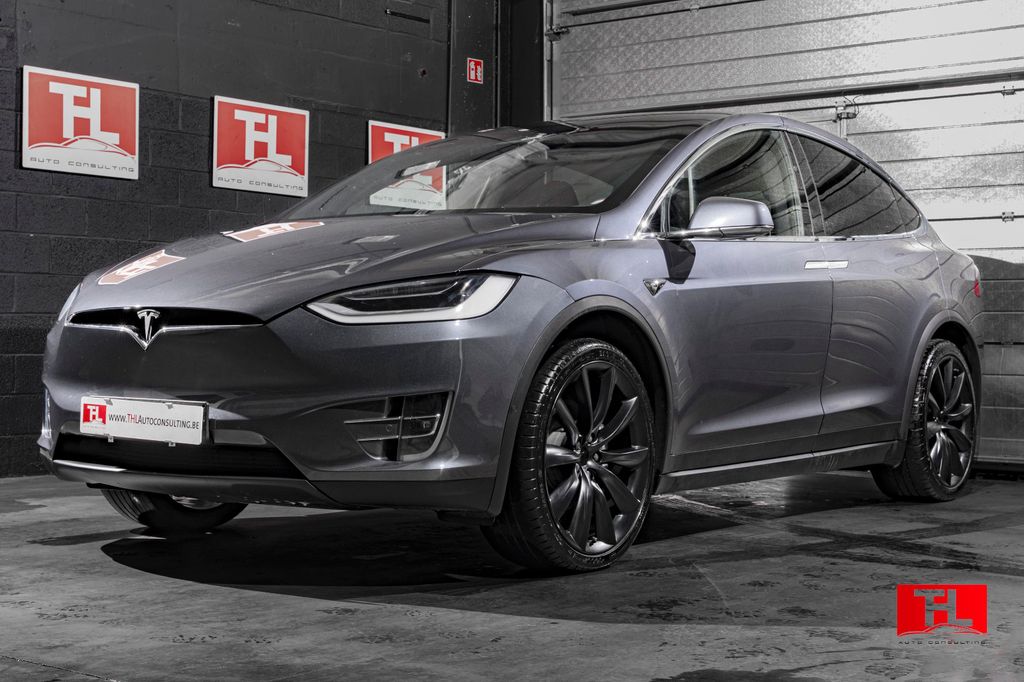 Tesla Model X 2020