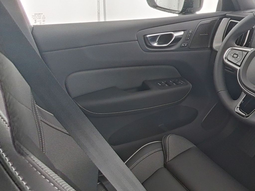 Volvo XC60 2025