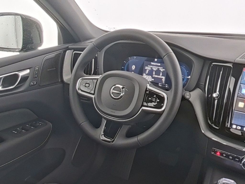 Volvo XC60 2025