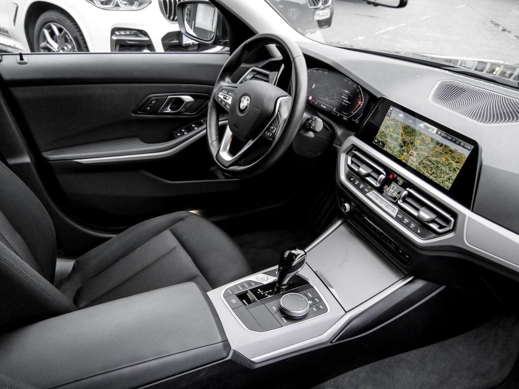 BMW 318 2021