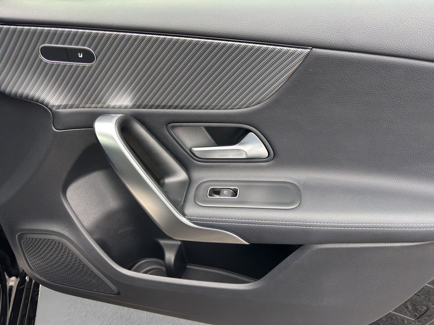 Mercedes-Benz A 180 2025