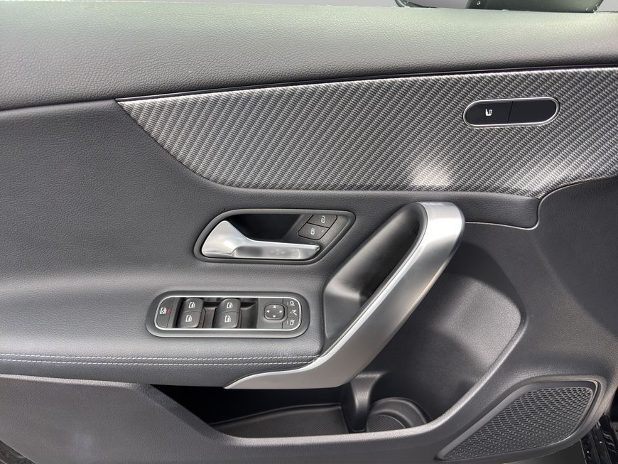 Mercedes-Benz A 180 2025