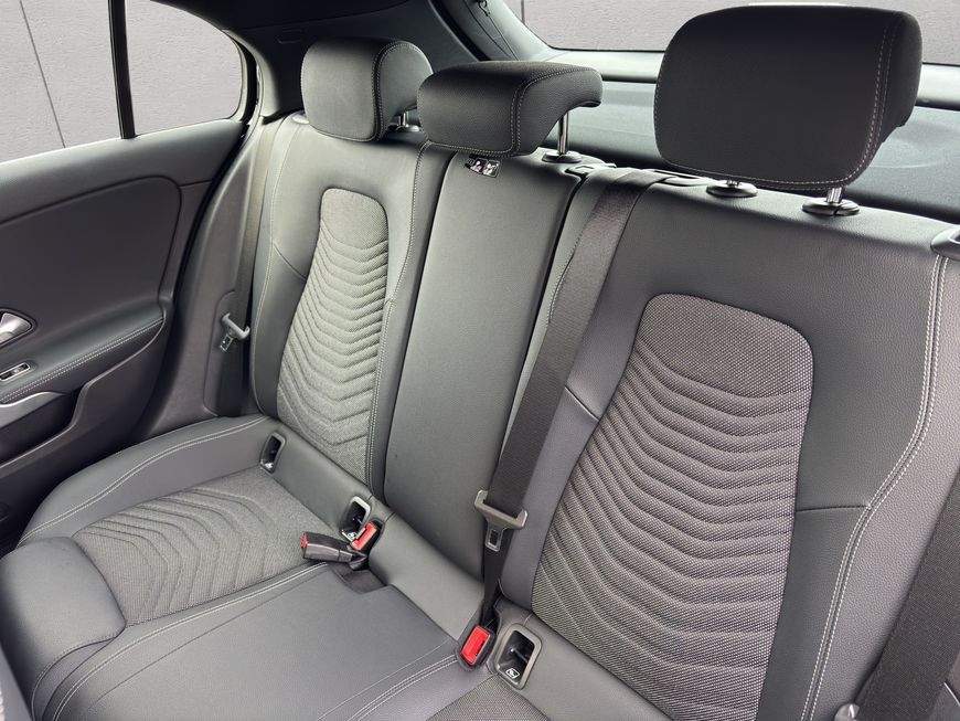 Mercedes-Benz A 180 2025