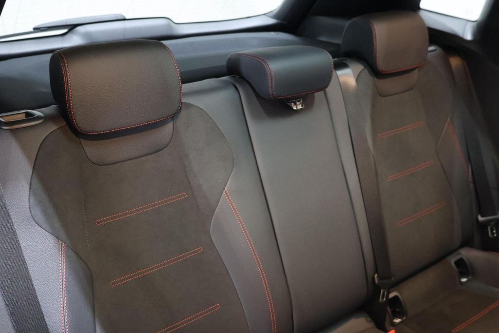 Mercedes-Benz GLA 200 2025