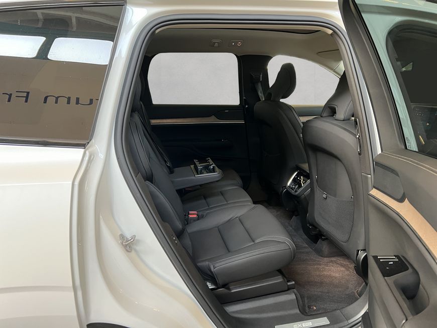 Volvo EX90 2025