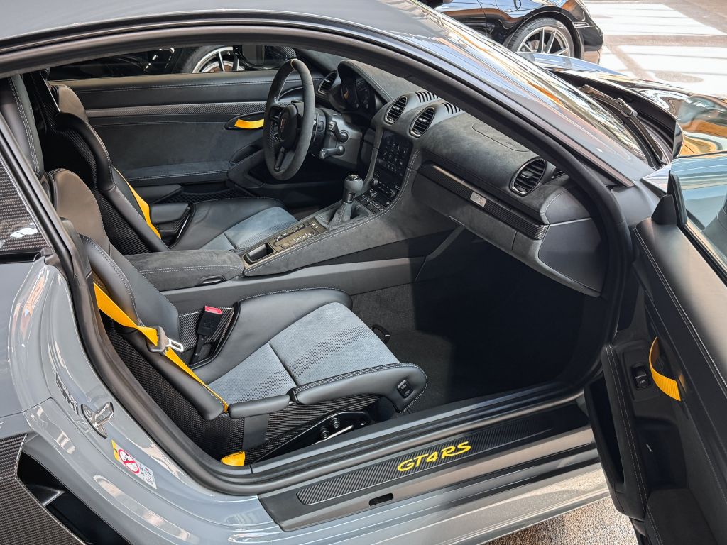 Porsche Cayman 2025