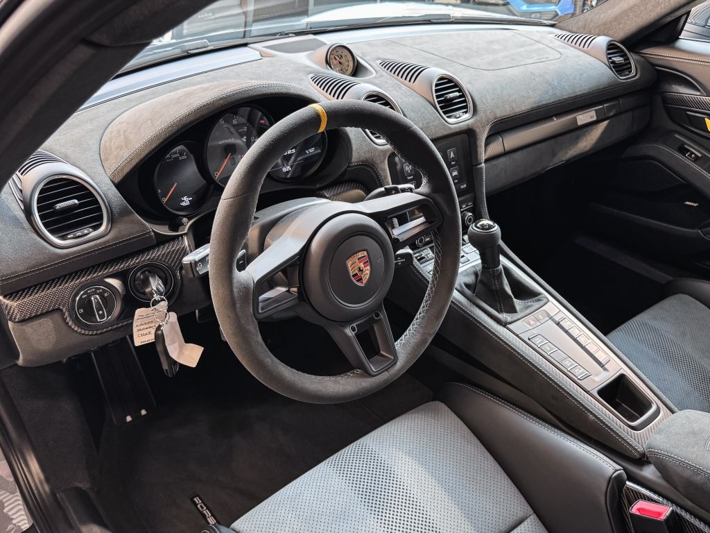 Porsche Cayman 2025