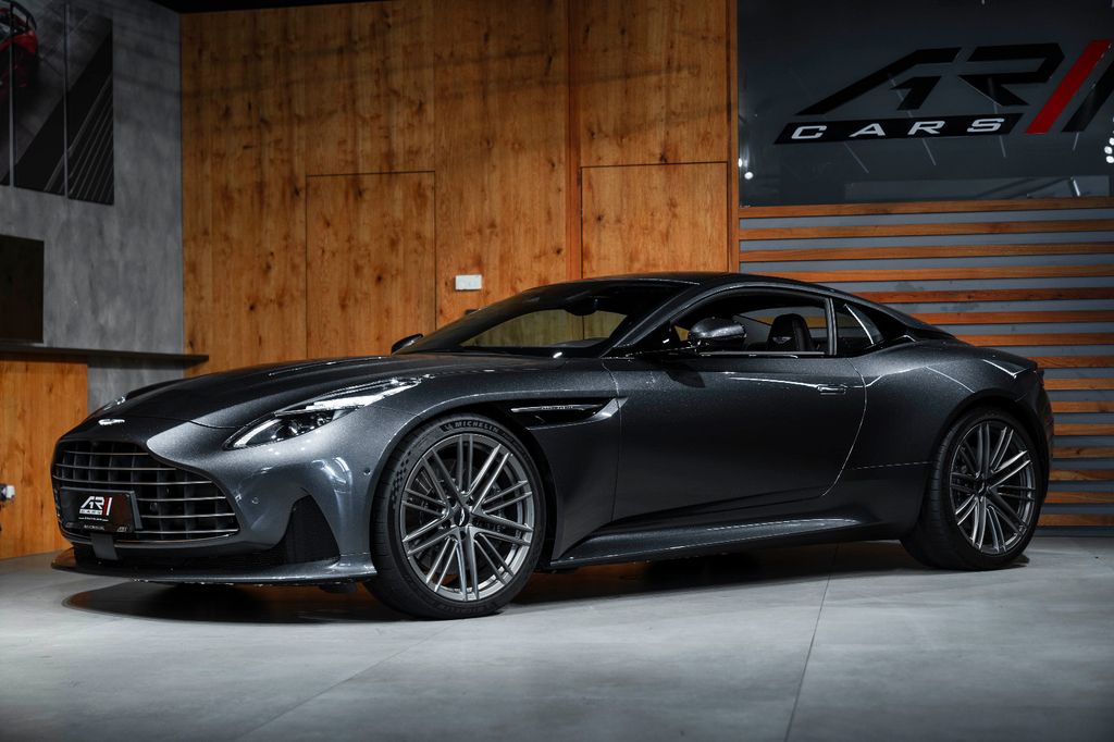 Aston Martin DB12 2025