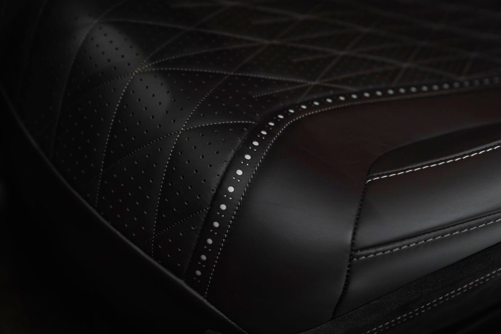 Aston Martin DB12 2025