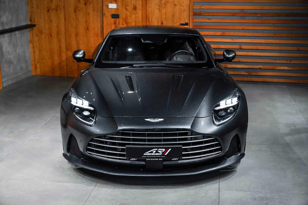 Aston Martin DB12 2025