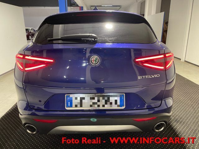 Alfa Romeo Stelvio 2021
