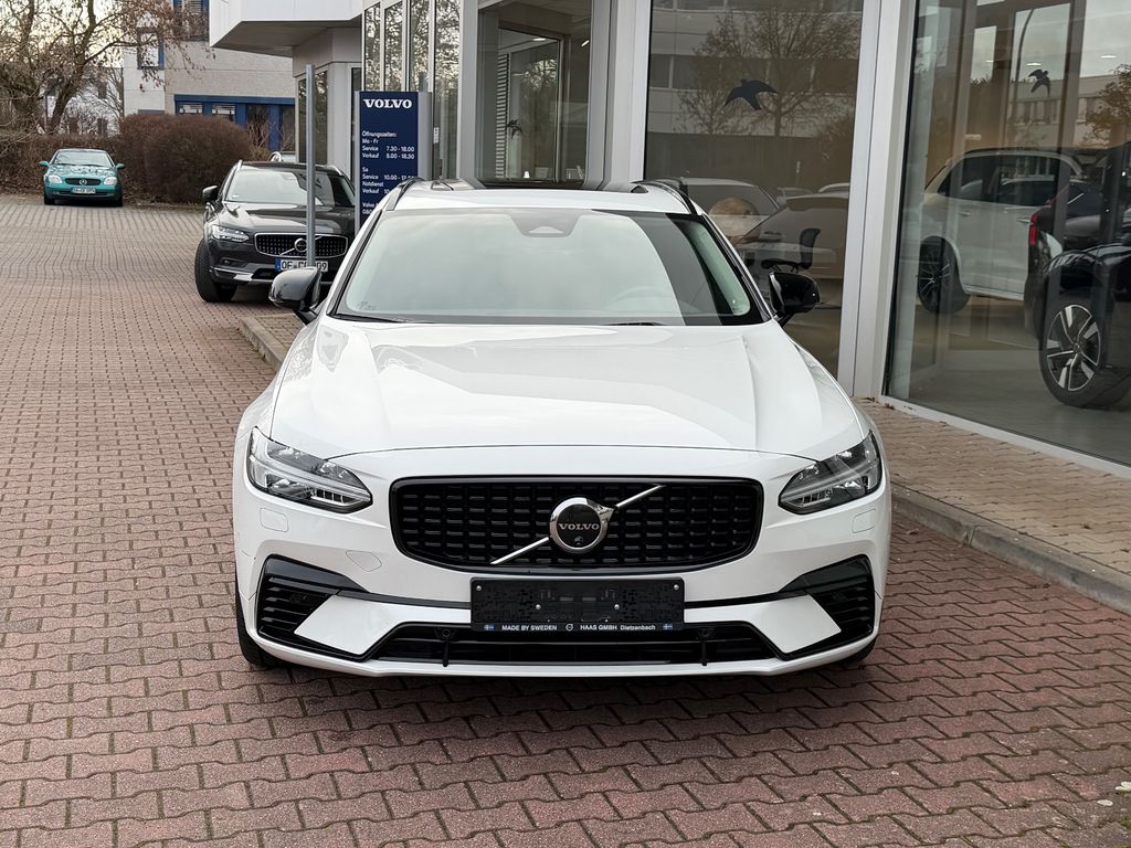 Volvo V90 2025