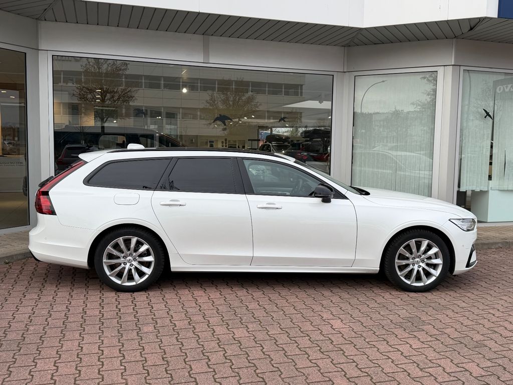Volvo V90 2025
